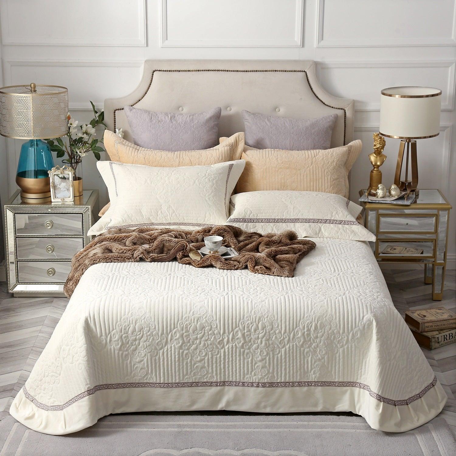 Romantic Velvet Bliss: Three-Piece Quilt Bed Cover SetBeige 245X245cm 