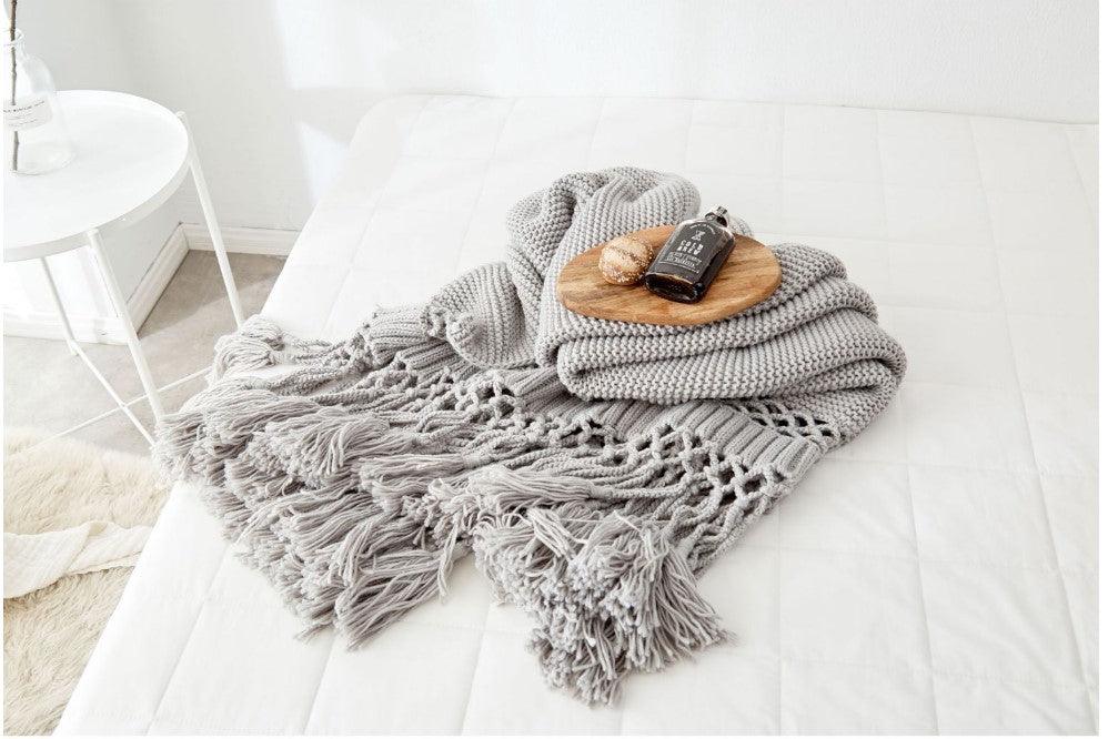 Hand-woven tassel knitted blanket  