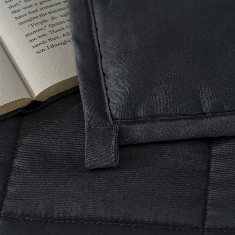 Premium Comfort: Gravity Quilt Crafted from Pure Cotton  