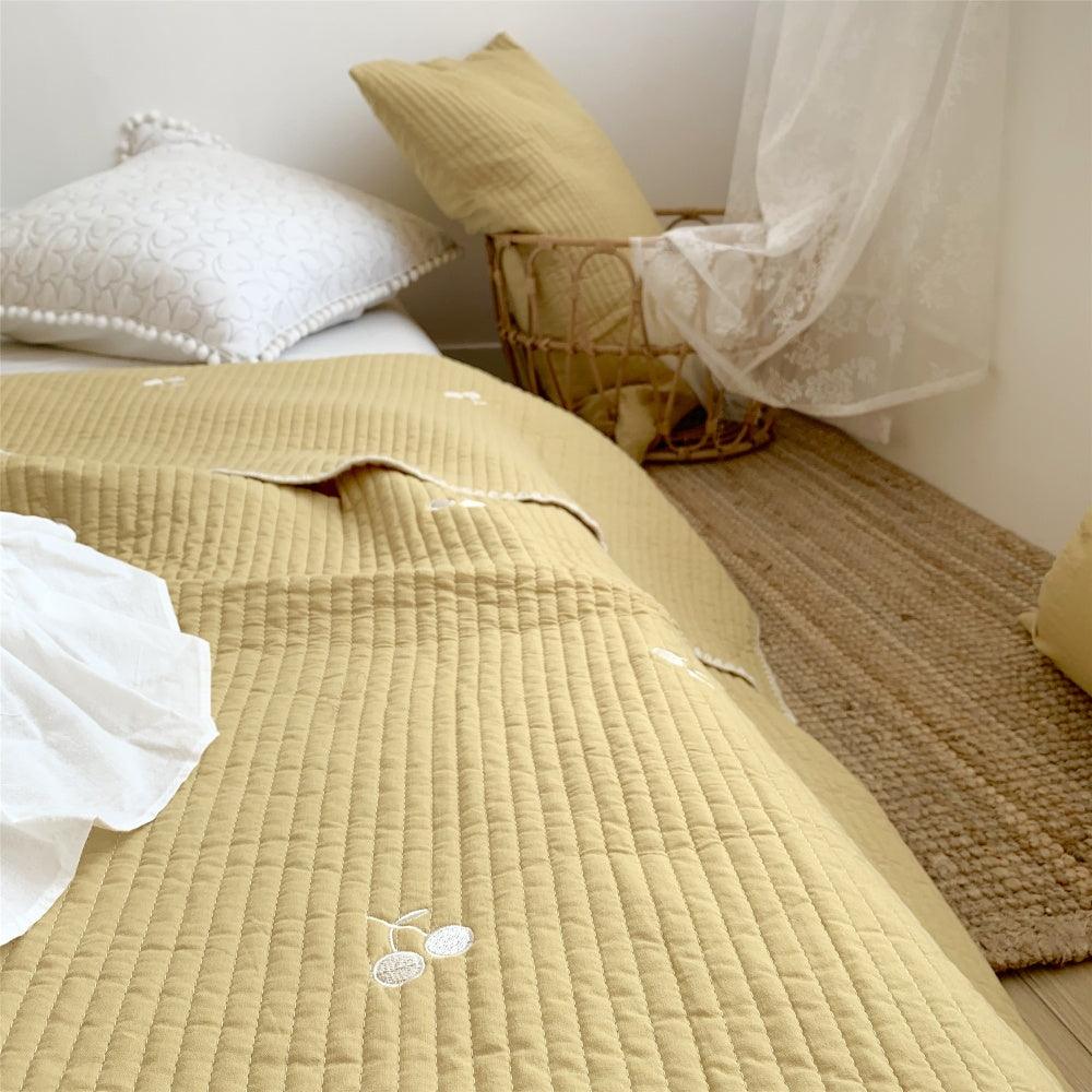 Quilted Comfort: Three-Piece Cotton Sewing Quilt Bed Cover SetYellow Bed Cover 200x230cm 