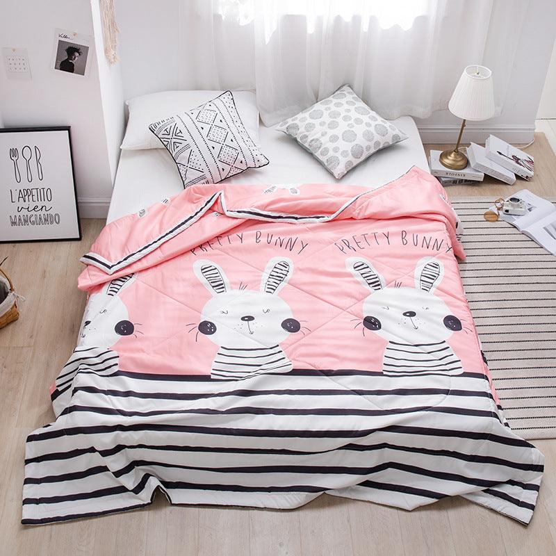 Summer Cool Quilt,Lightweight Breathable Reversible Cooling Blanket Quilt,  Soft Cooling Fiber Absorbs Body Heat to Keep Cool for Bed 200x230cm/79x90in  : : Home