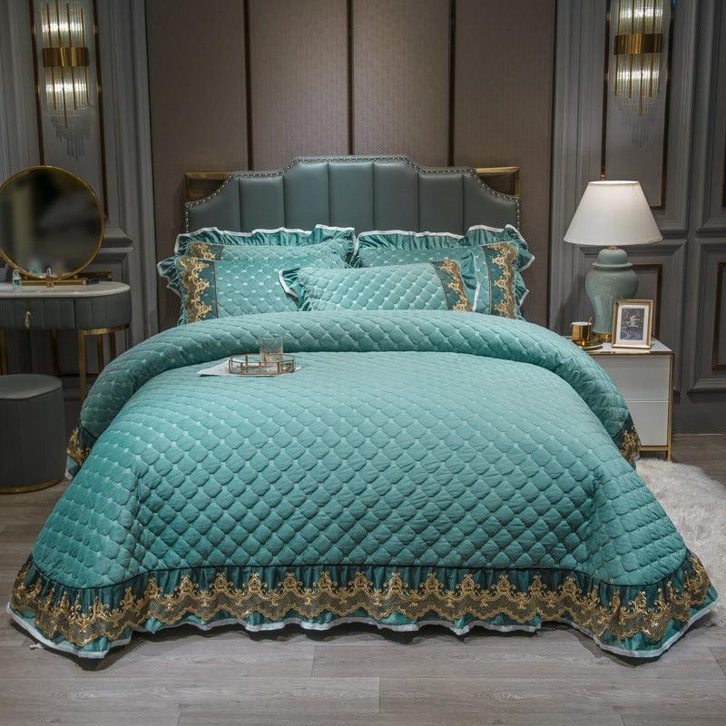 Velvety Bliss: Three-Piece Quilted Thicken Bed Cover in Luxurious Crystal VelvetGreen 250x250 Bed Cover 